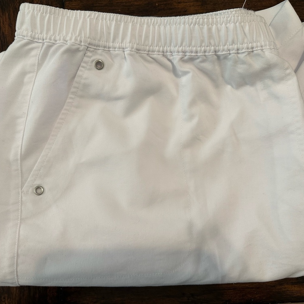 Alfred Dunner White Elastic Waist Shorts
